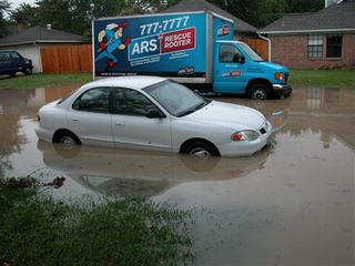 Illustration for article titled Turn Around Don't Drown: Houston Street Flooding Mega-Gallery
